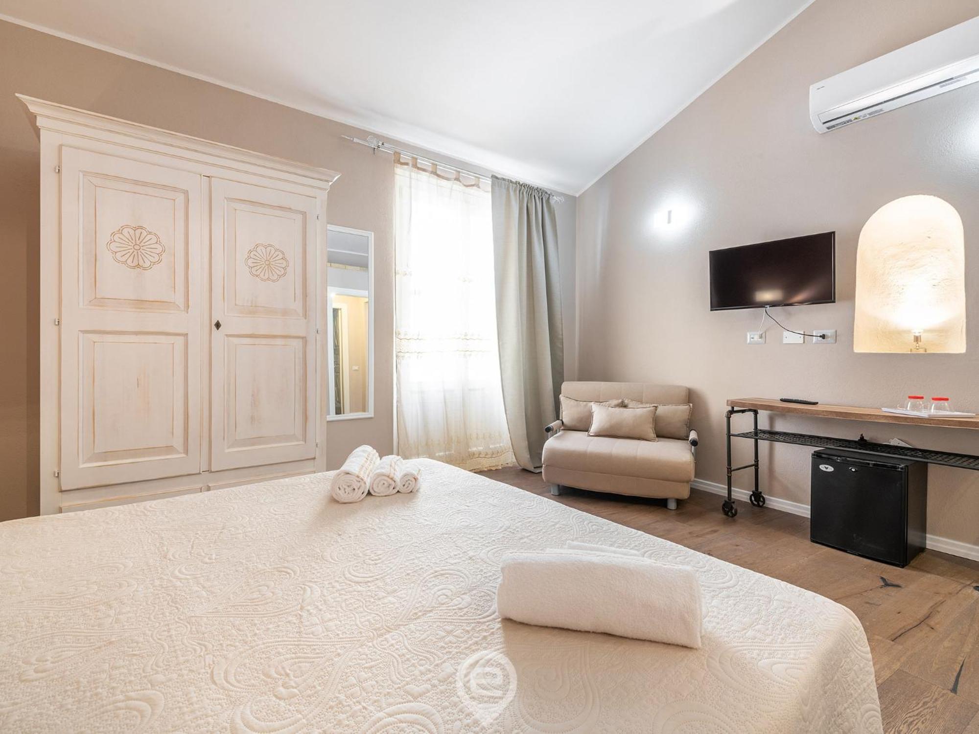 Promenade Boutique Rooms - City Centre Каляри Екстериор снимка