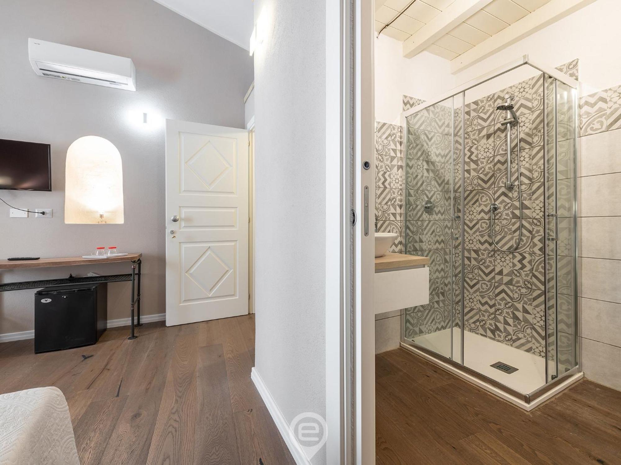 Promenade Boutique Rooms - City Centre Каляри Екстериор снимка