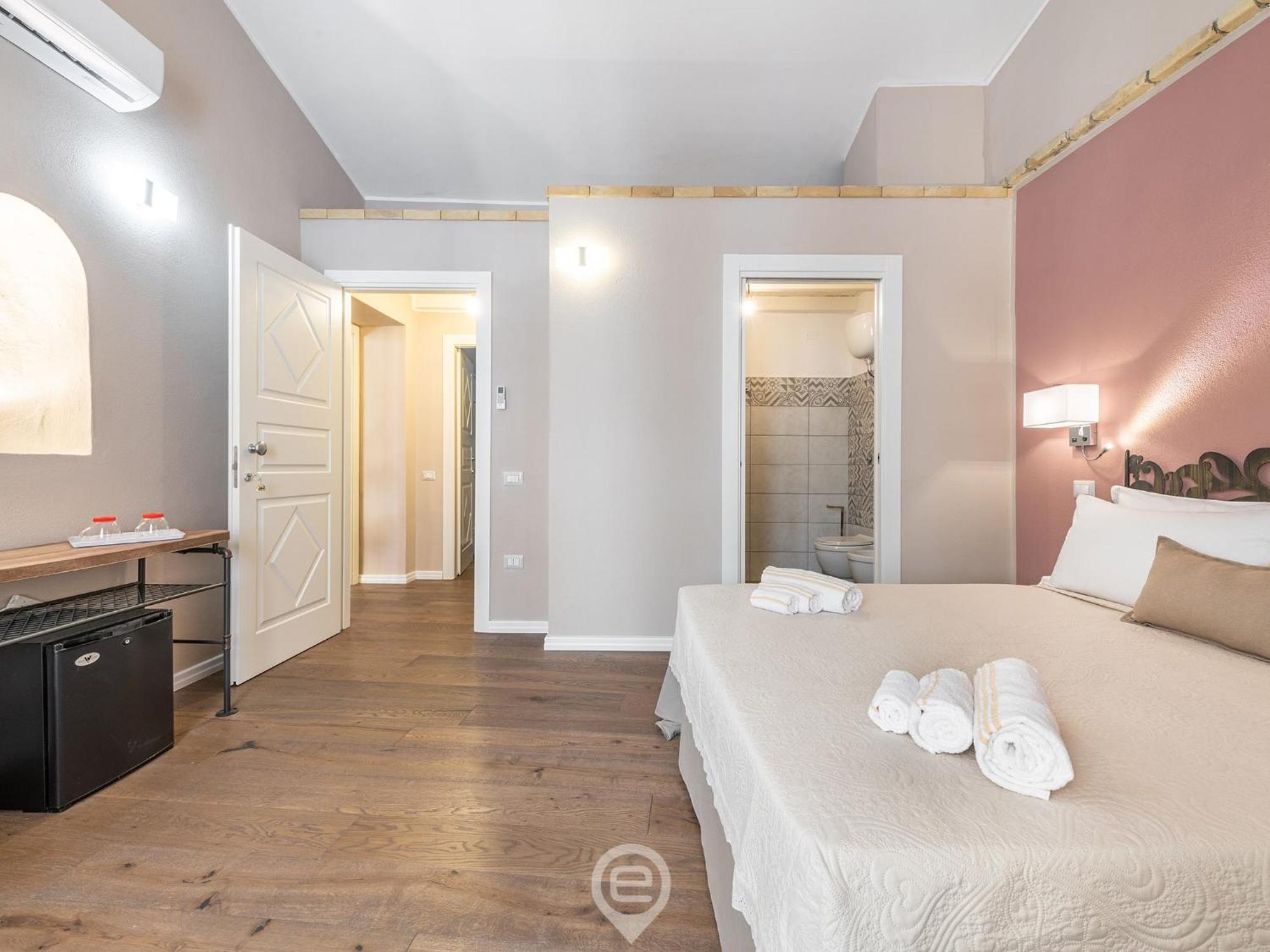 Promenade Boutique Rooms - City Centre Каляри Екстериор снимка